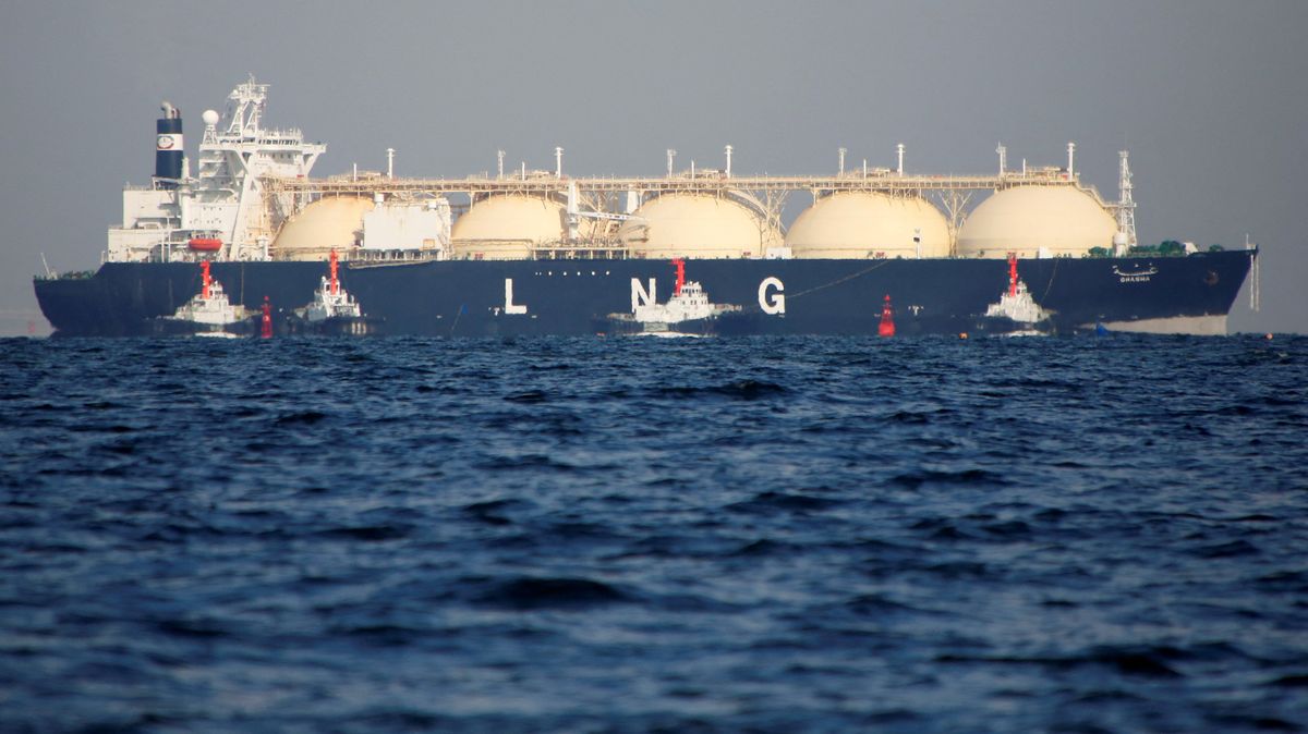 Katar kvůli bezpečnostní situaci pozastavil dodávky LNG přes Rudé moře